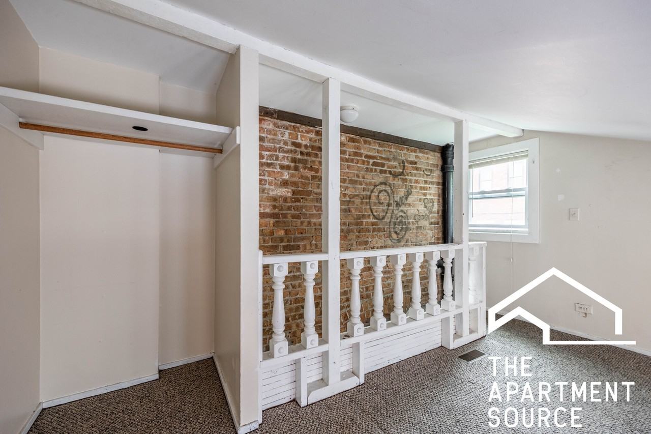 1501 W Fullerton Ave #1R - Photo 5 of 10