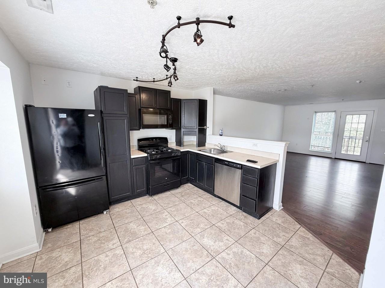 45503 Knockeyon Ln - Photo 2 of 18