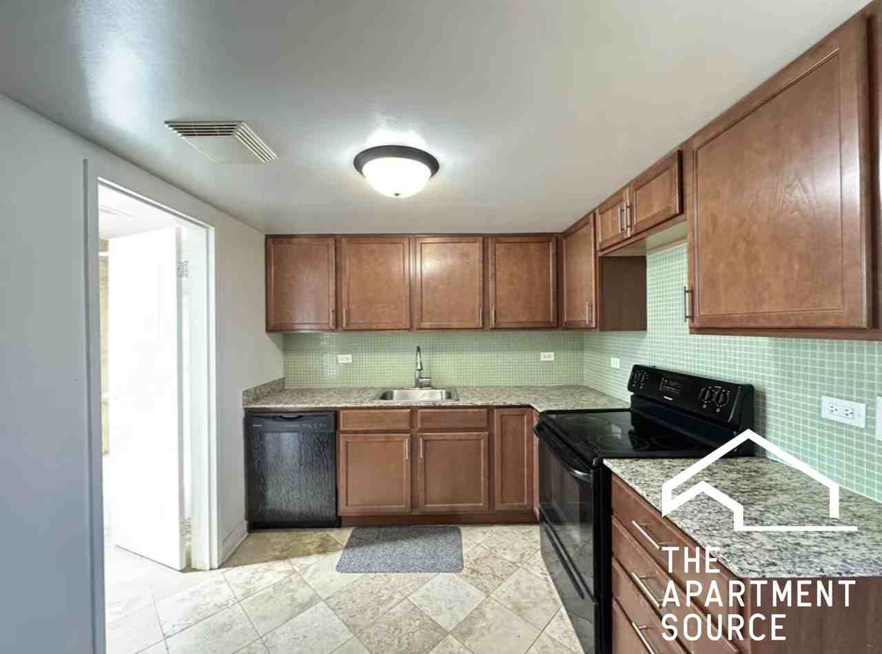 N Milwaukee Ave #3B - Photo 2 of 17