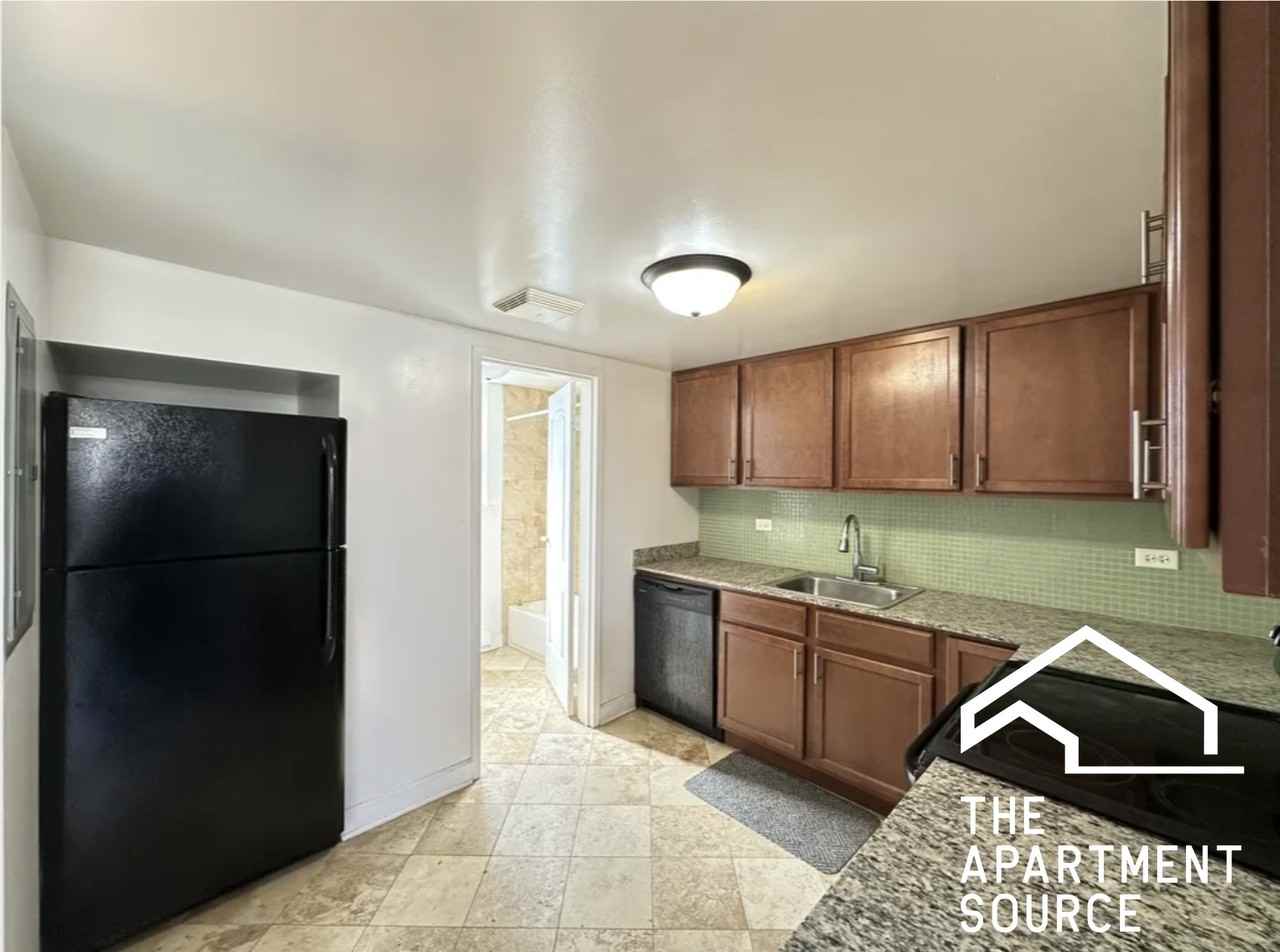 N Milwaukee Ave #3B - Photo 3 of 17