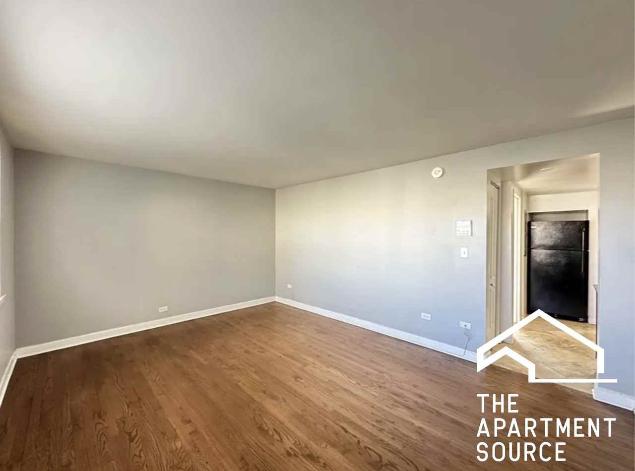 N Milwaukee Ave #3B - Photo 5 of 17