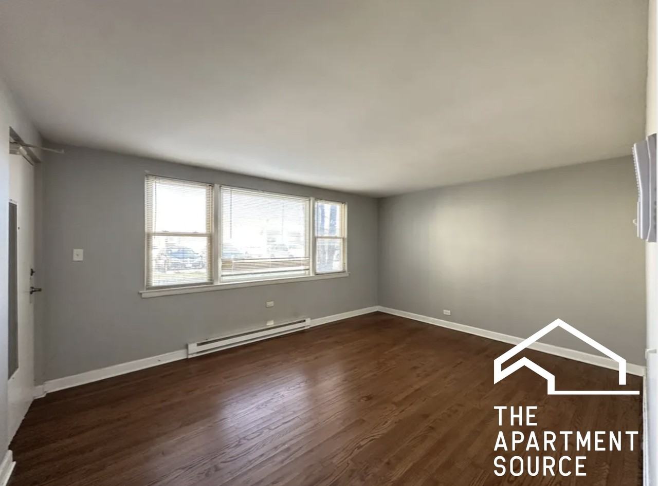 N Milwaukee Ave #3B - Photo 6 of 17