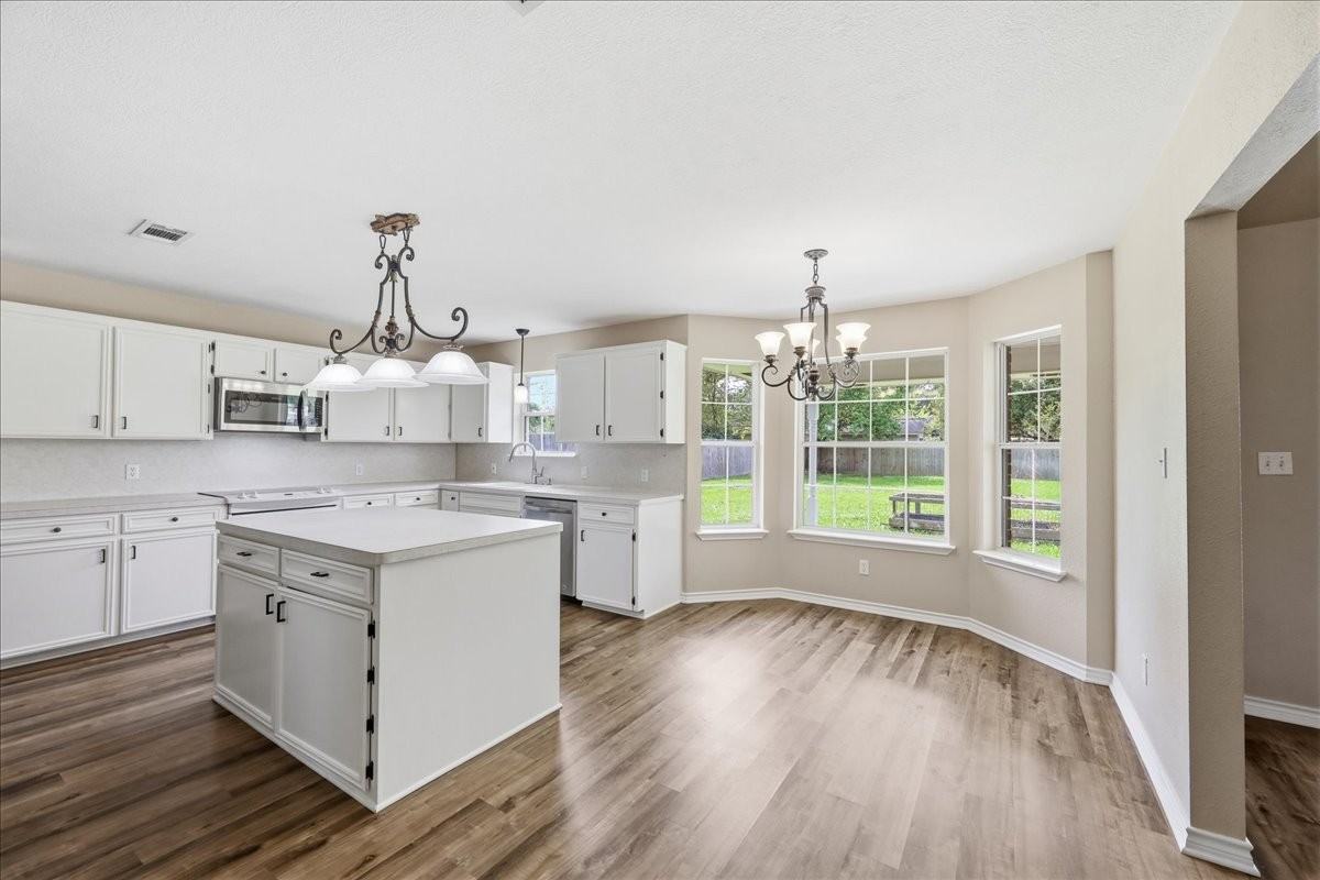 249 Country Lane Dr - Photo 4 of 14