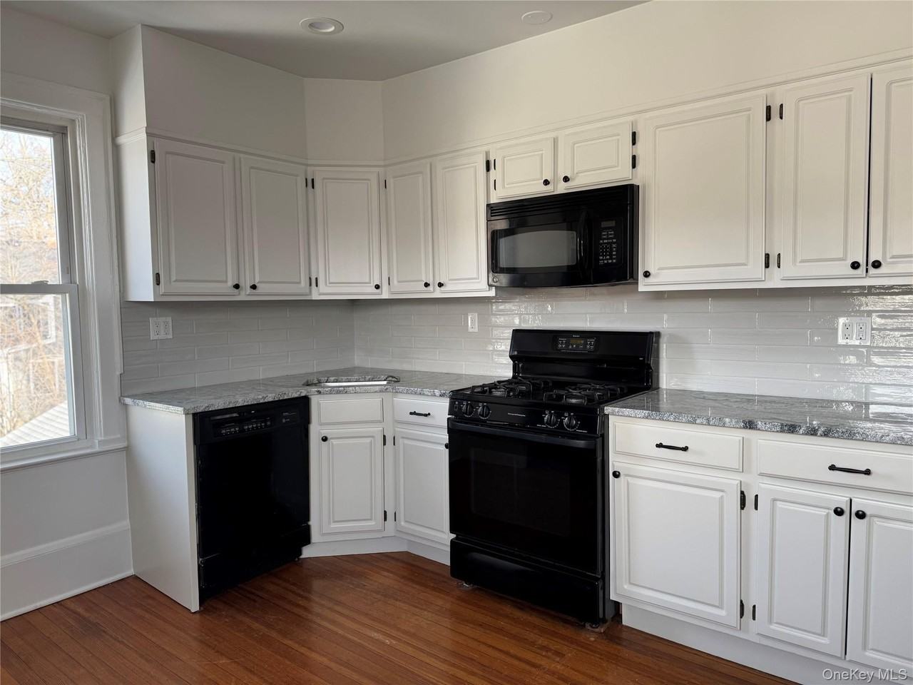 129 Washington Ave - Photo 7 of 14