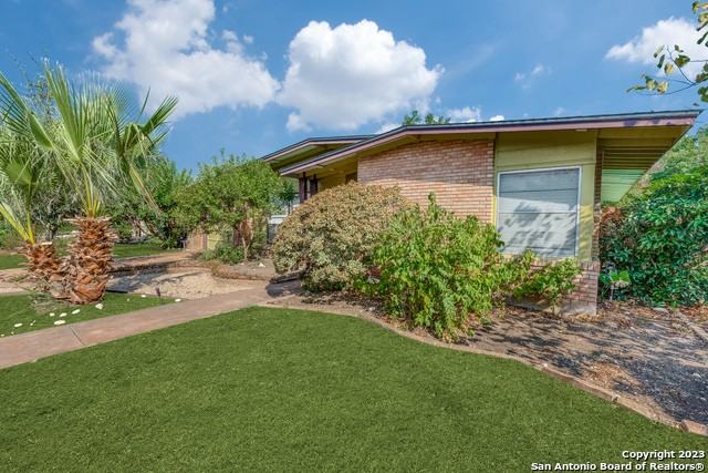 123 Westchester Dr - Photo 3 of 12