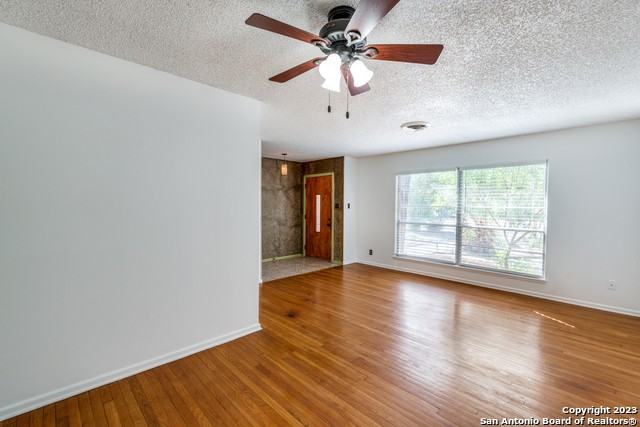 123 Westchester Dr - Photo 4 of 12