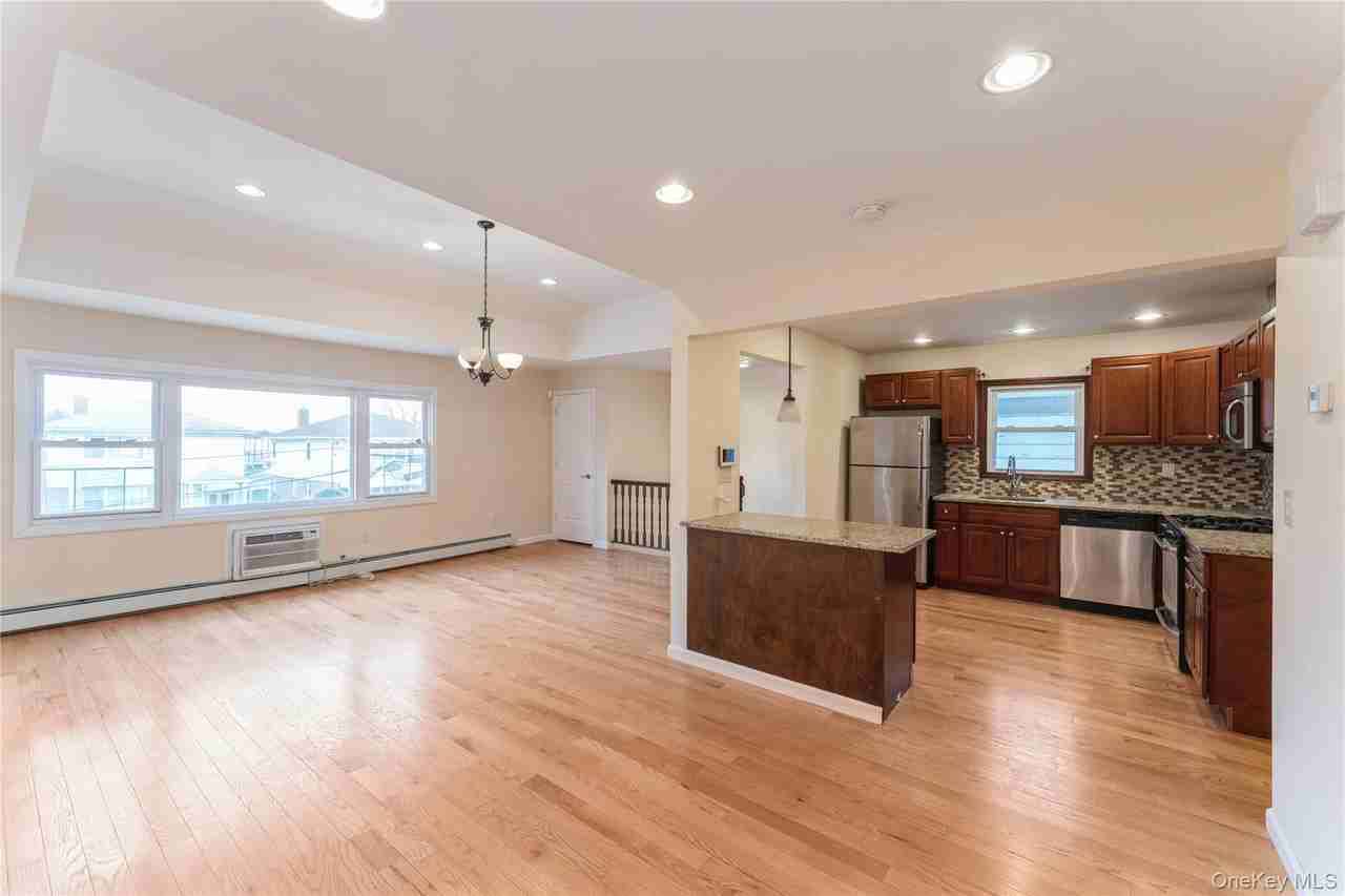 22820 Edgewood Ave ##2 - Photo 3 of 13