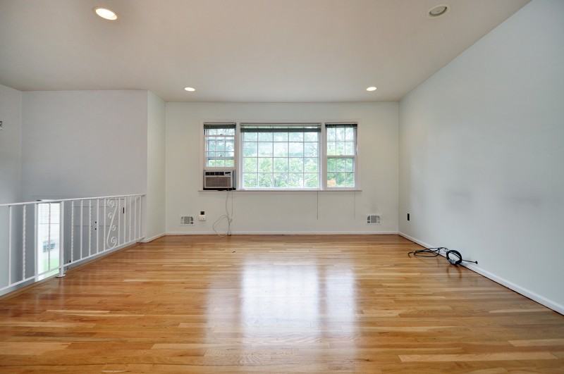 2094 Princeton Ave - Photo 3 of 14