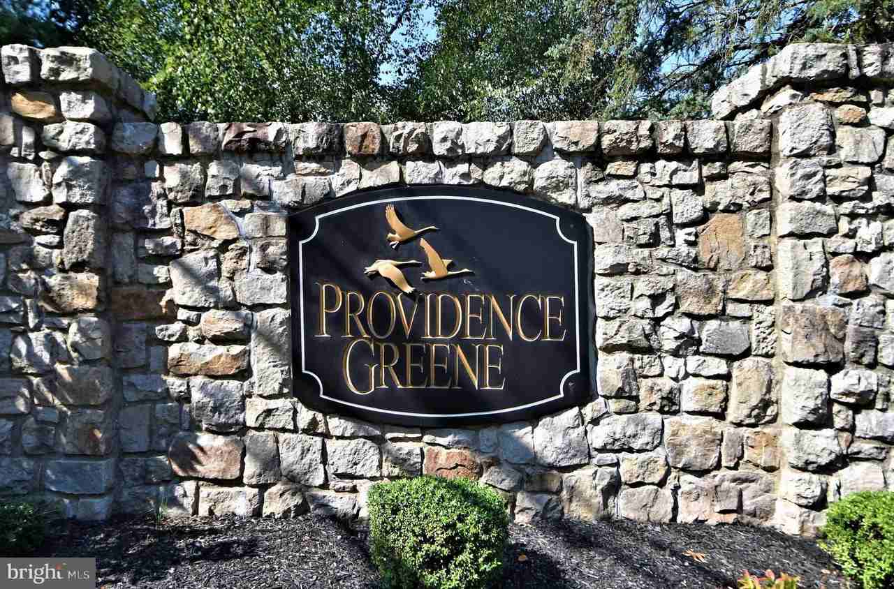 1039 Greenes Way Cir - Photo 3 of 45