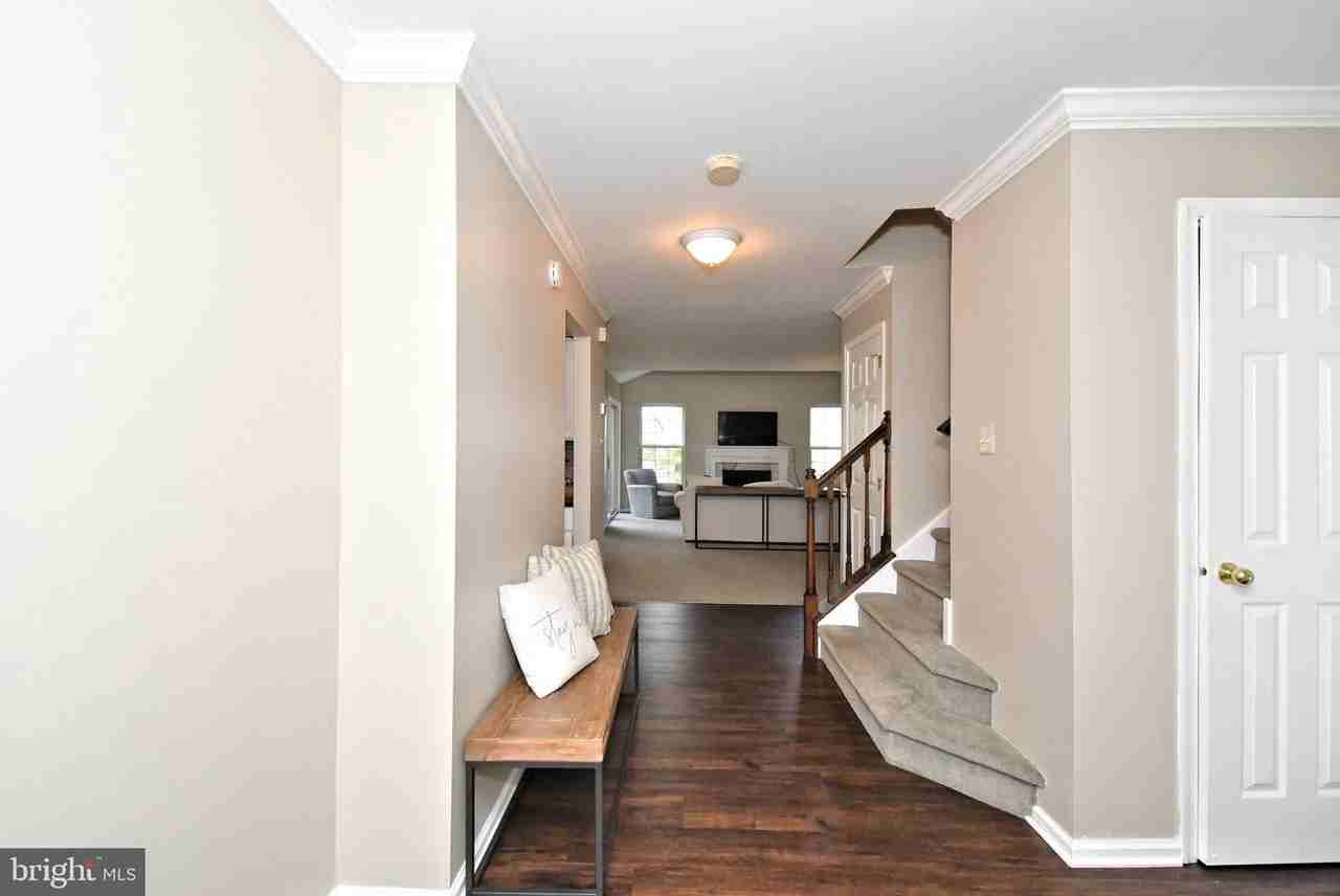 1039 Greenes Way Cir - Photo 4 of 45