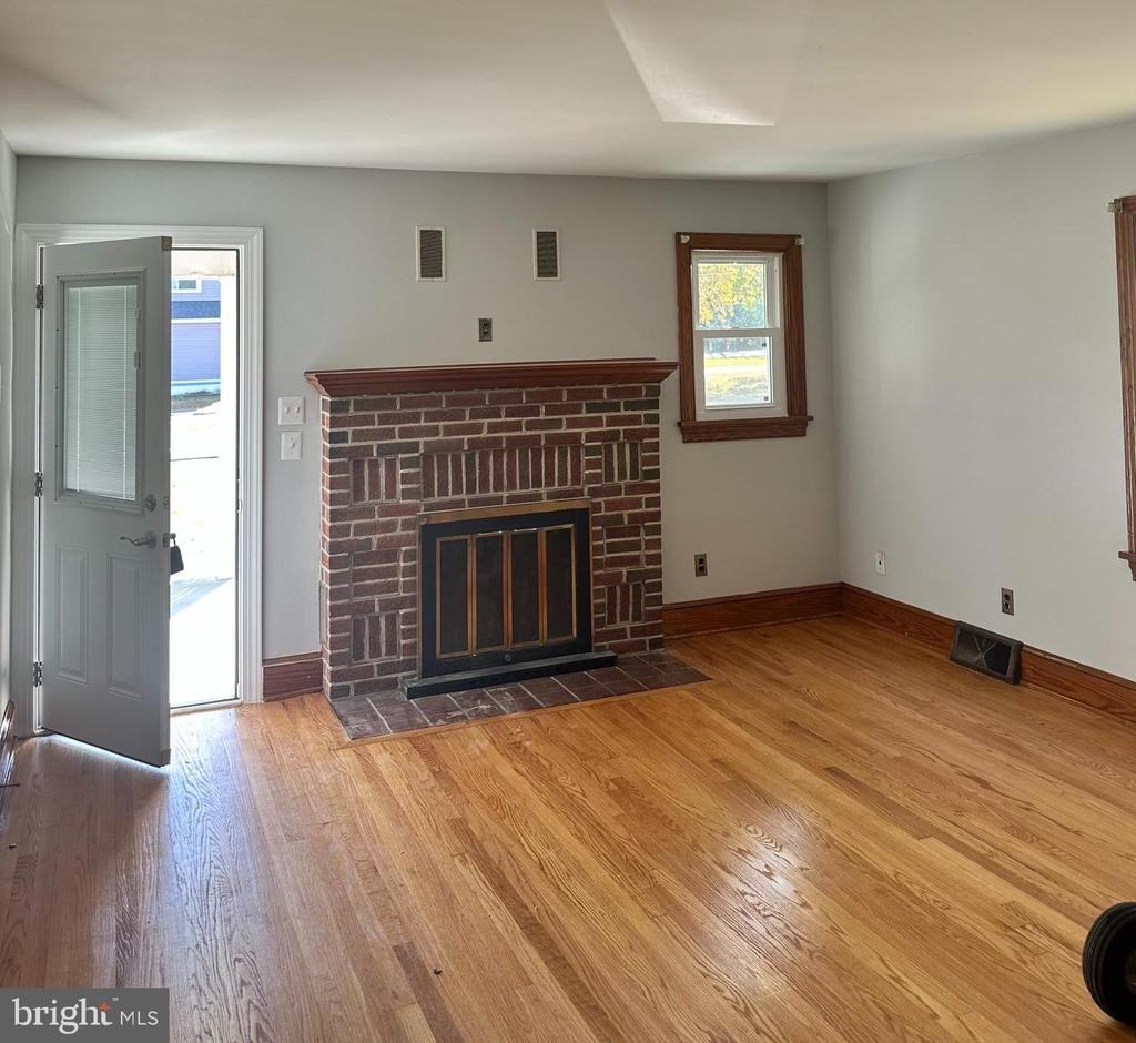 905 Taskforce Dr - Photo 3 of 9