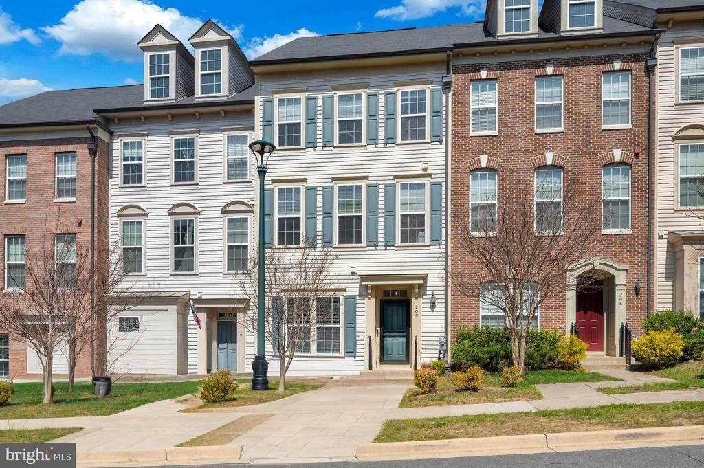 208 Freesia Ln - Photo 2 of 39