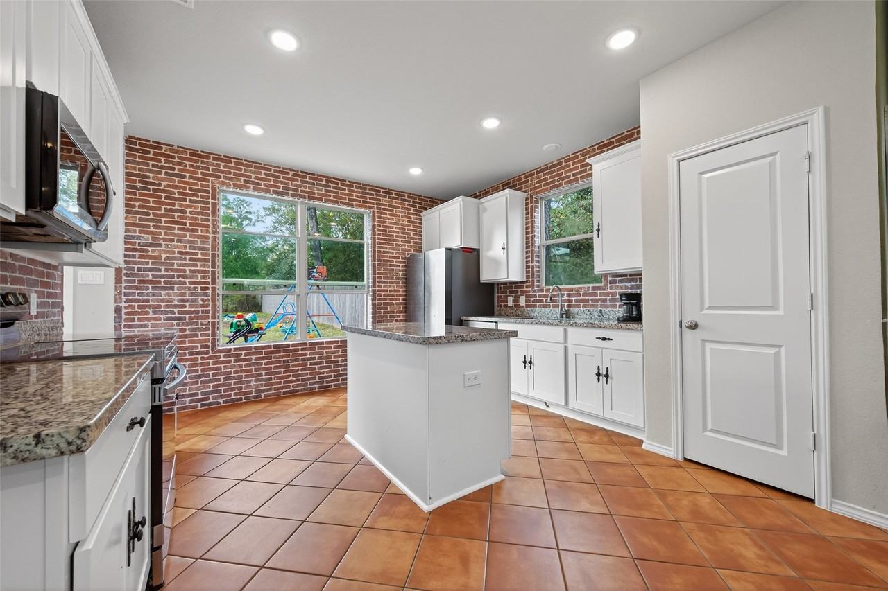 804 Pearl River Dr - Photo 4 of 36