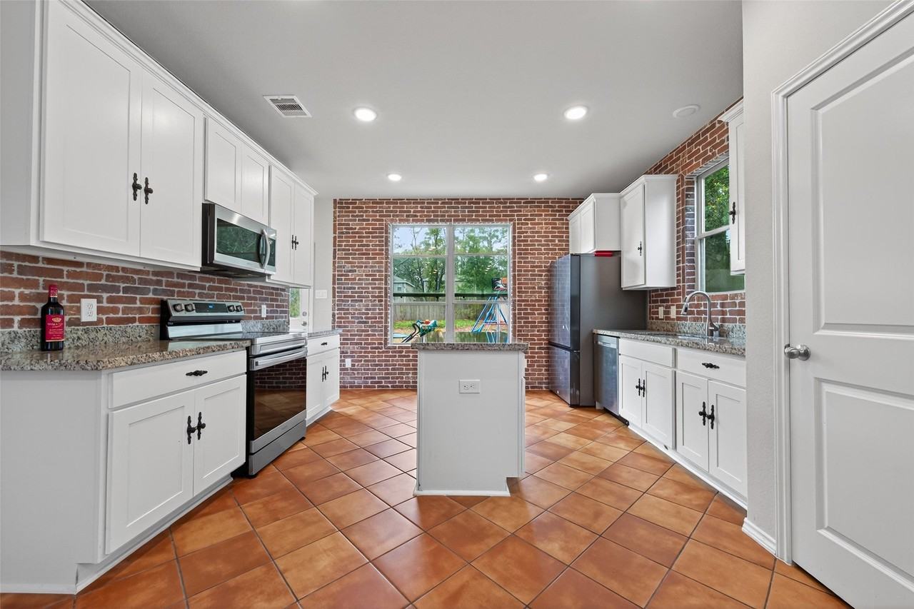 804 Pearl River Dr - Photo 5 of 36