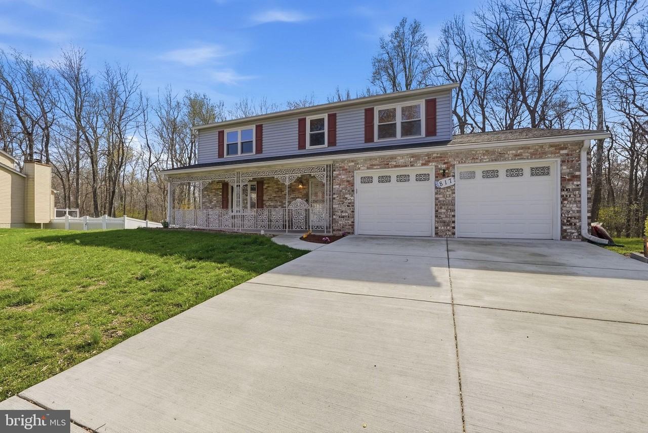 817 Falcon Dr - Photo 2 of 39