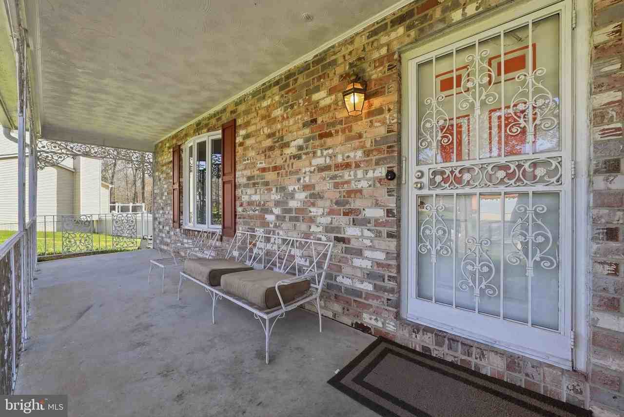 817 Falcon Dr - Photo 3 of 39