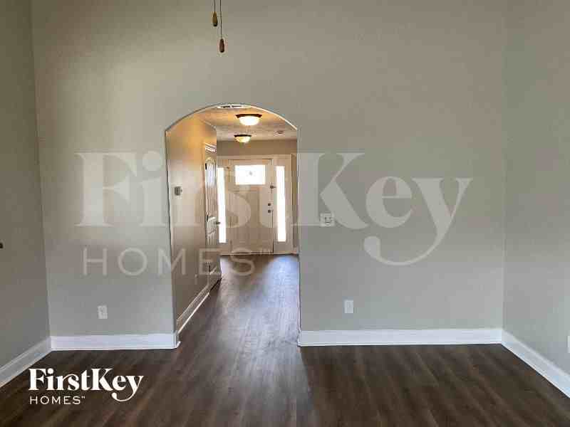 1245 Morstead Dr - Photo 2 of 10