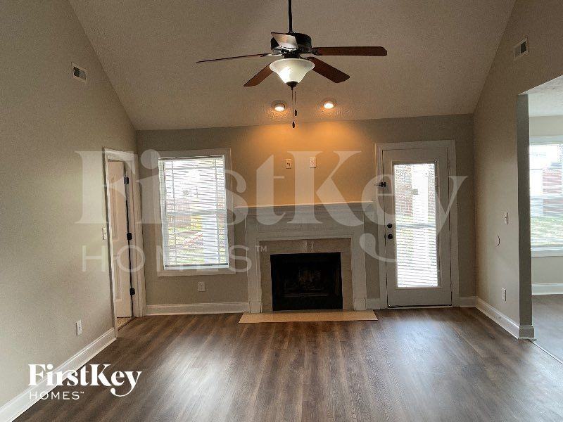 1245 Morstead Dr - Photo 3 of 10