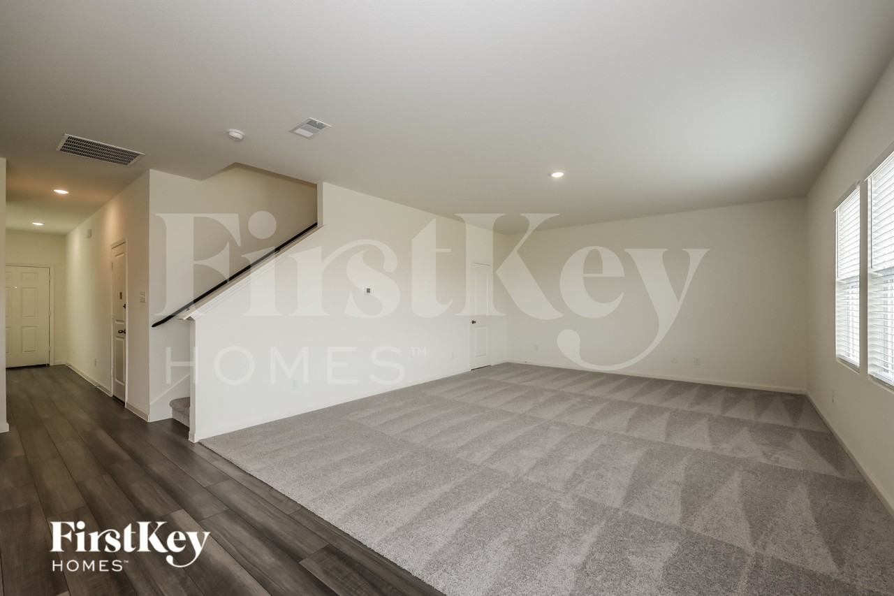 1822 Sandlin Dr - Photo 3 of 16