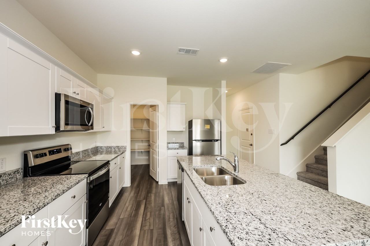 1822 Sandlin Dr - Photo 6 of 16