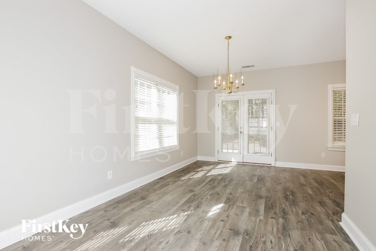 239 James Allen Pl - Photo 4 of 15