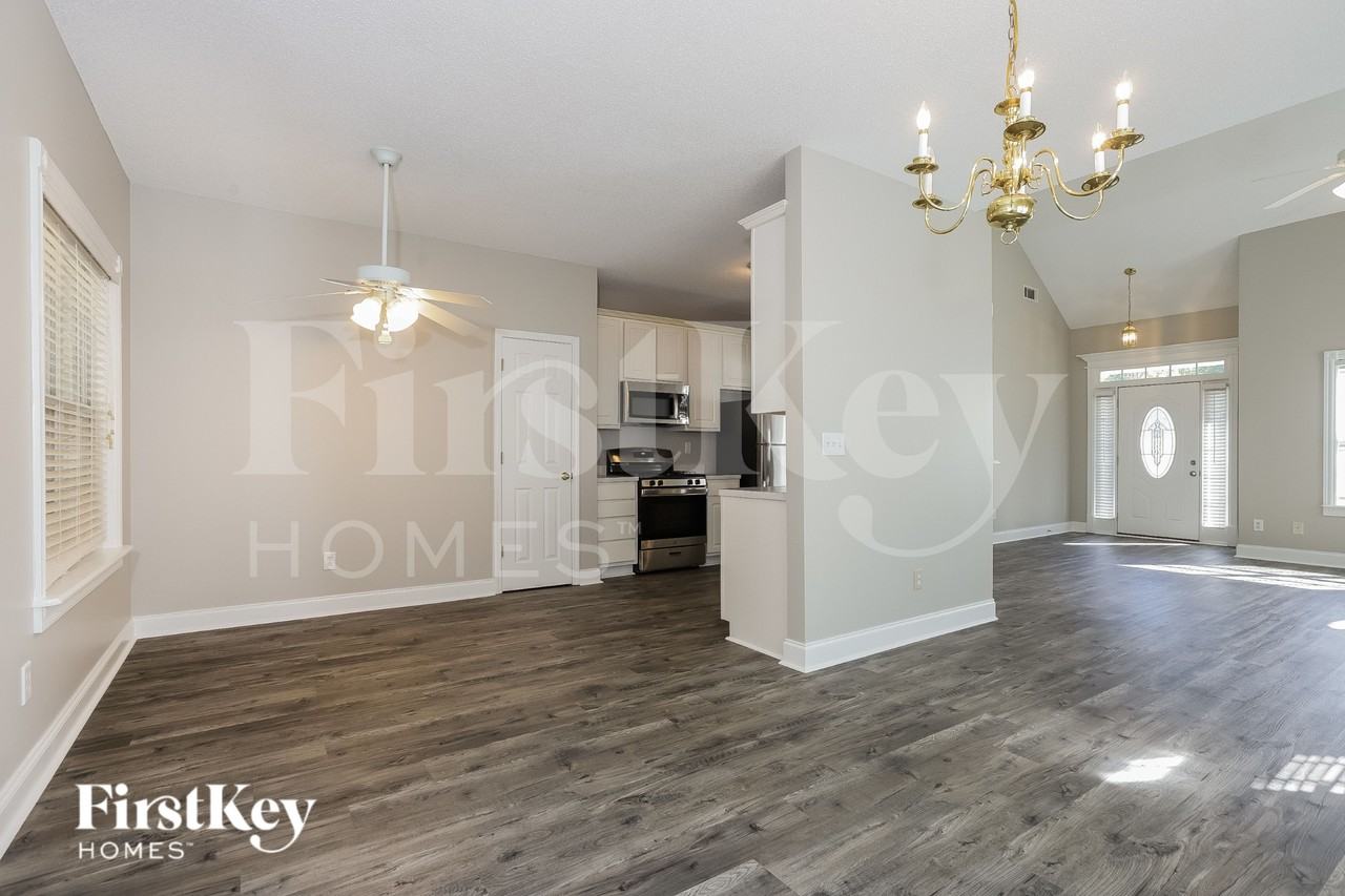 239 James Allen Pl - Photo 5 of 15