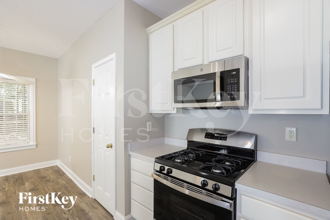 239 James Allen Pl - Photo 7 of 15