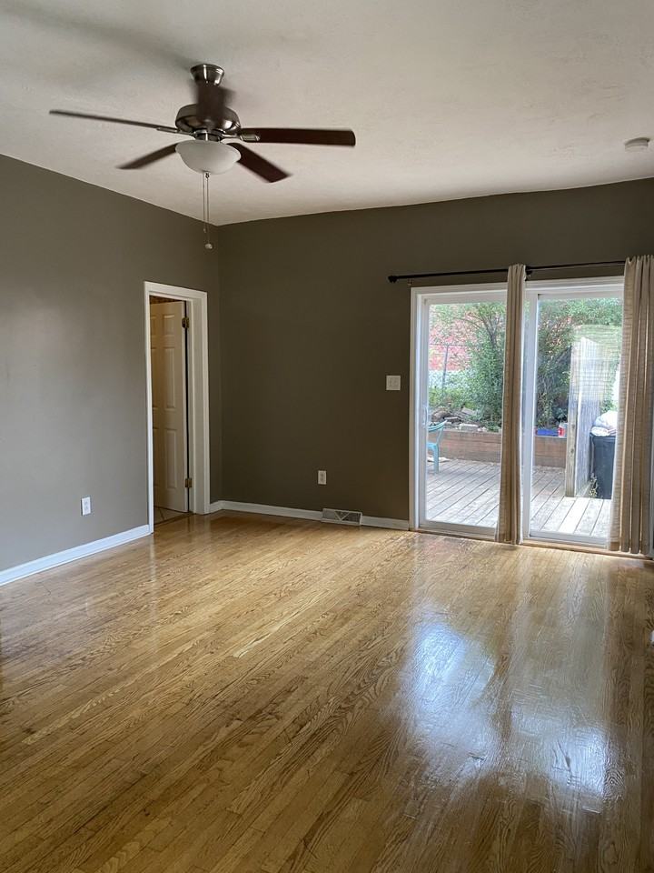 327 38th St - Photo 2 of 12