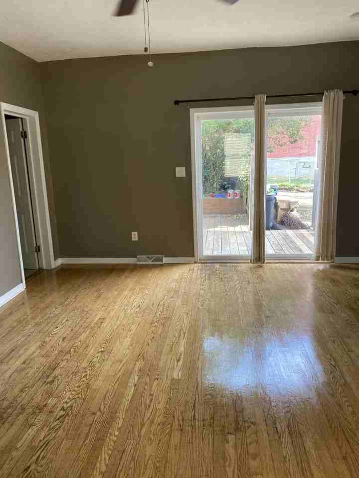 327 38th St - Photo 3 of 12