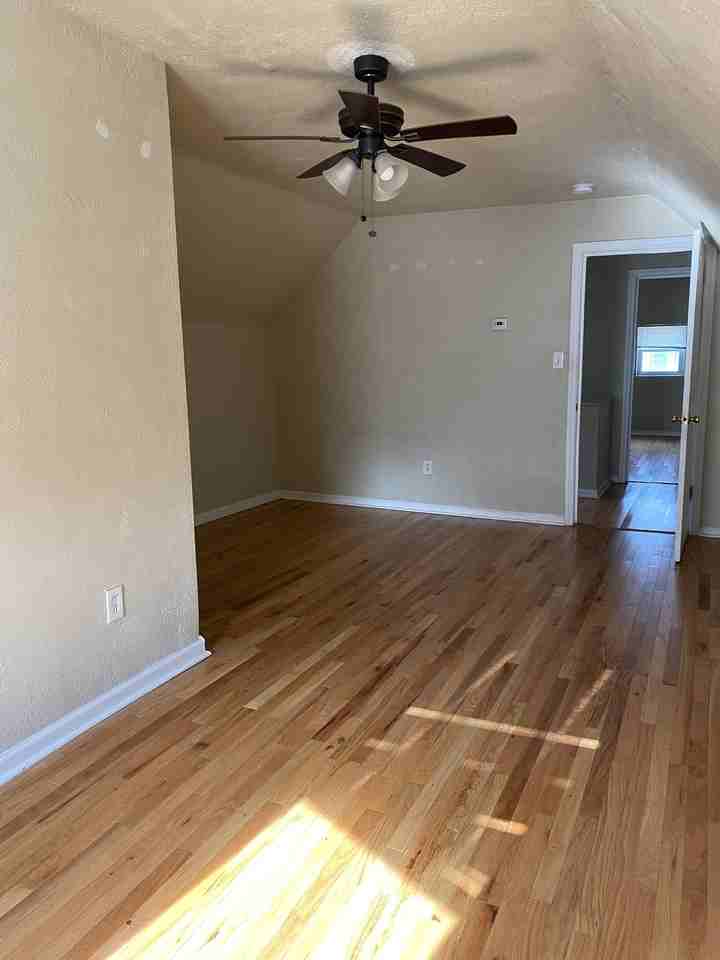 327 38th St - Photo 4 of 12