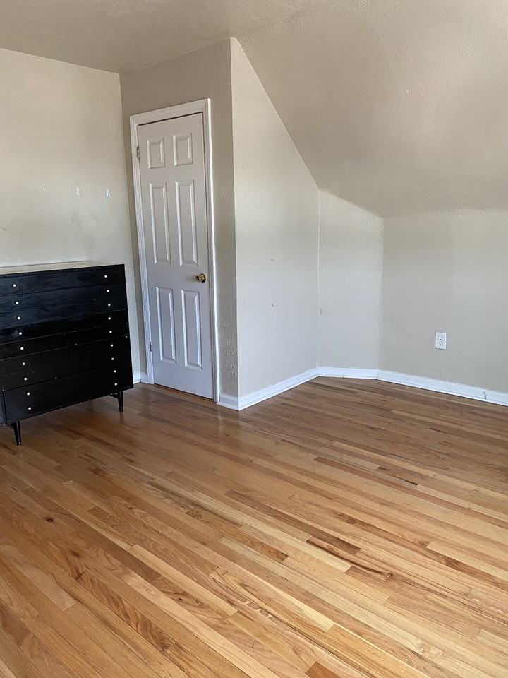 327 38th St - Photo 5 of 12