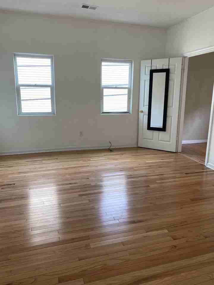 327 38th St - Photo 6 of 12