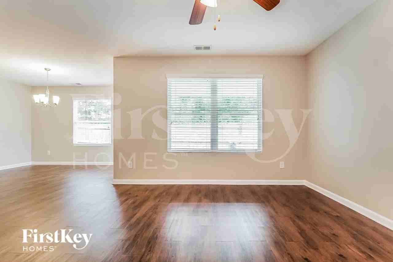 549 Waterstone Dr - Photo 2 of 15