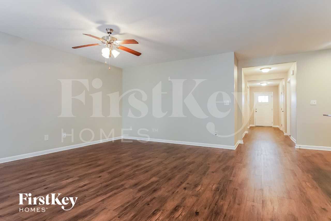 549 Waterstone Dr - Photo 4 of 15