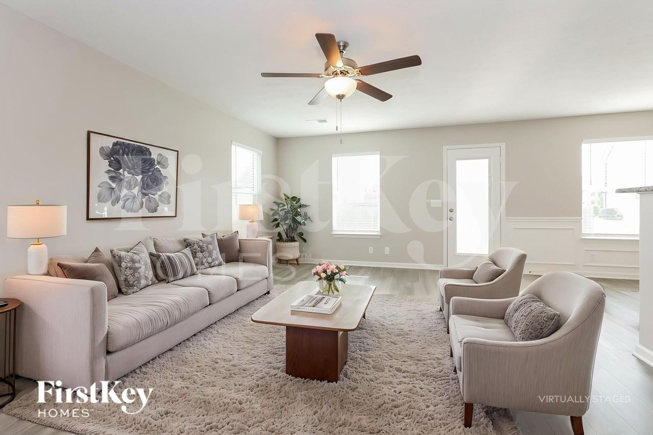 2230 Oak Dr - Photo 3 of 19