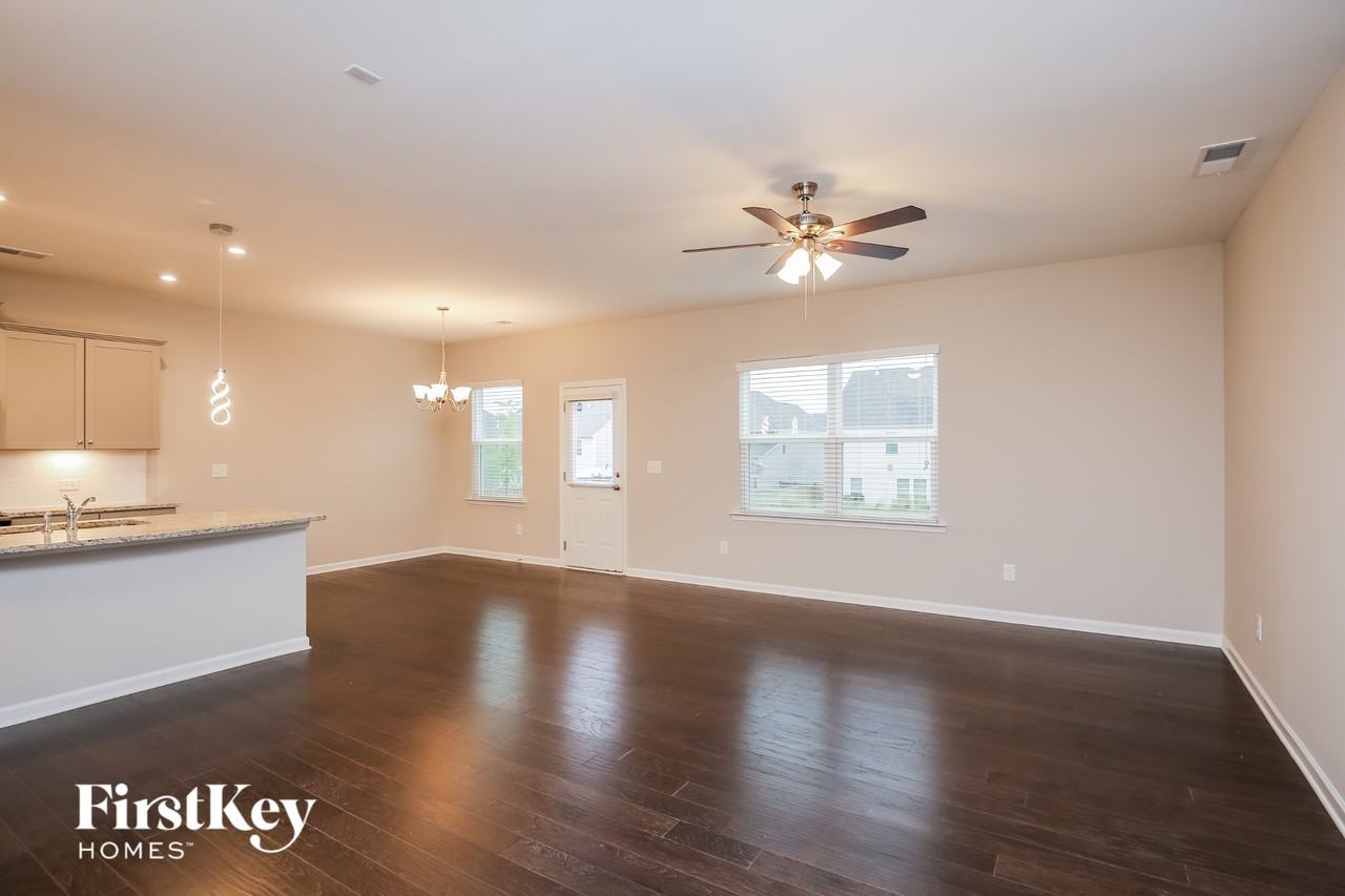 6040 Wheeler Ridge Rd - Photo 4 of 15