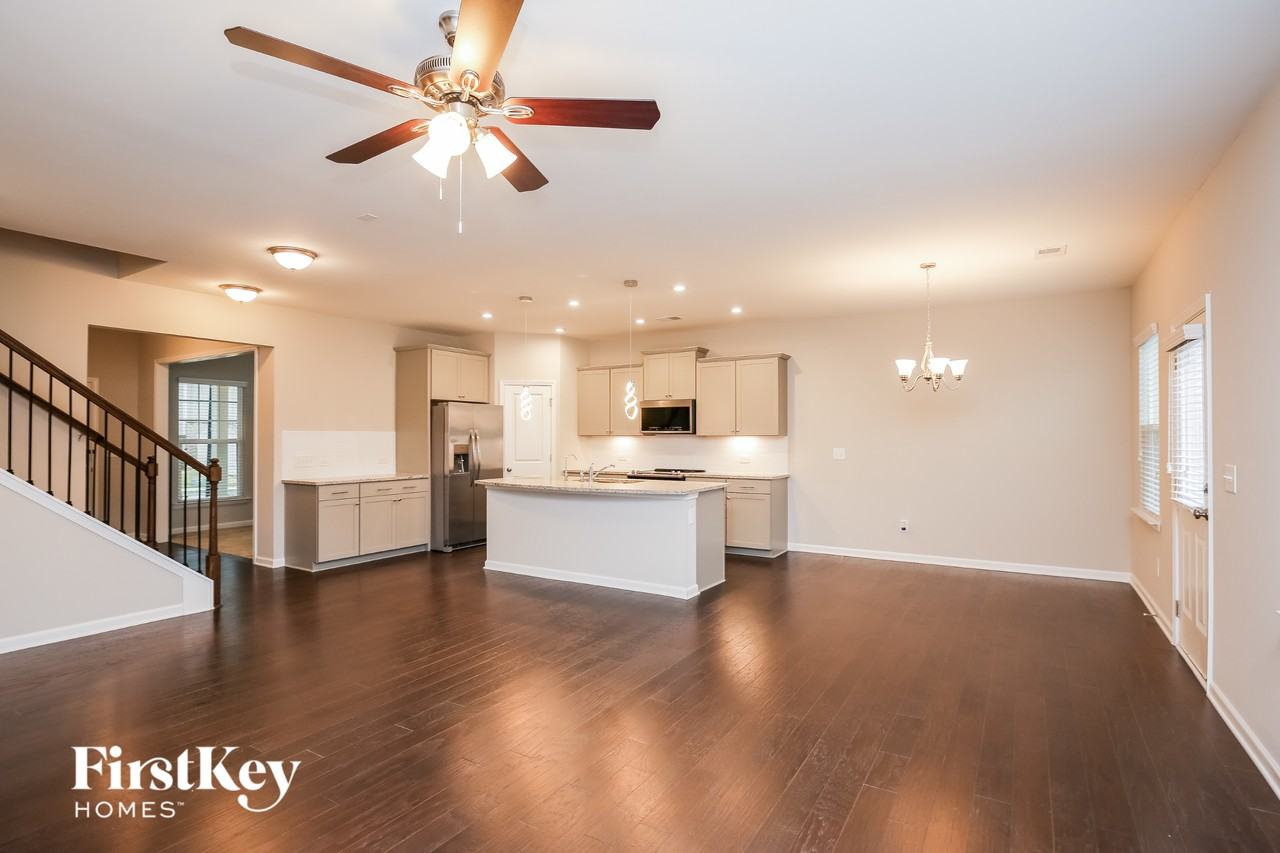 6040 Wheeler Ridge Rd - Photo 5 of 15