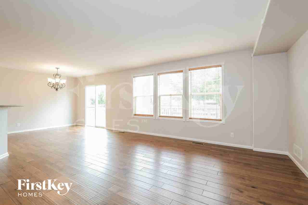 800 Lonewolf Cir - Photo 2 of 16