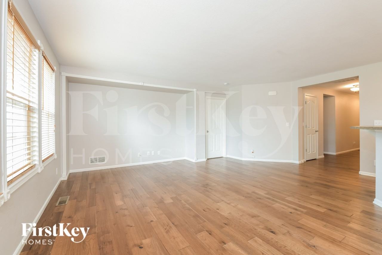 800 Lonewolf Cir - Photo 4 of 16