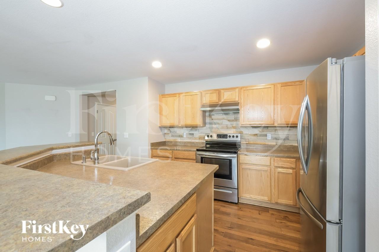 800 Lonewolf Cir - Photo 7 of 16