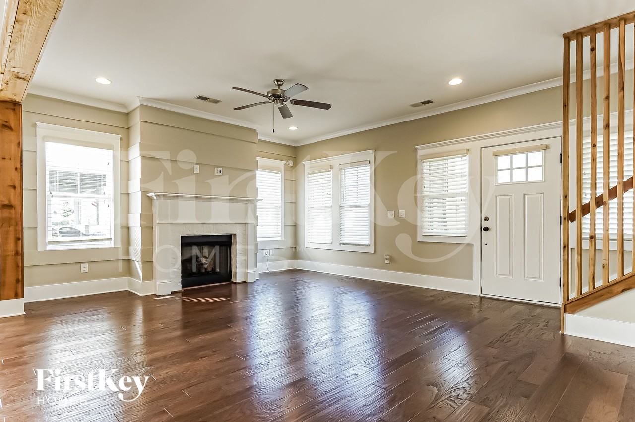 3253 Sawyer Dr - Photo 4 of 15