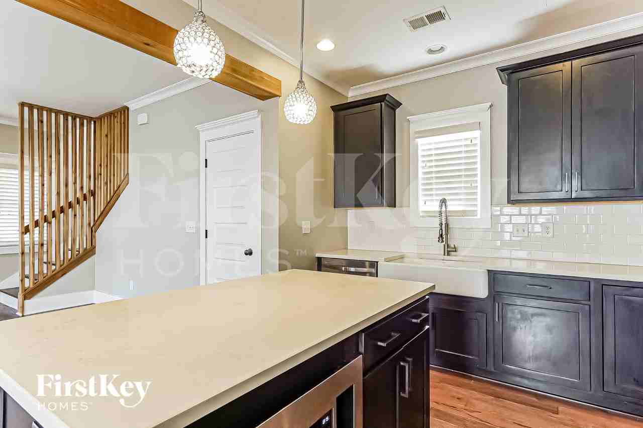 3253 Sawyer Dr - Photo 7 of 15