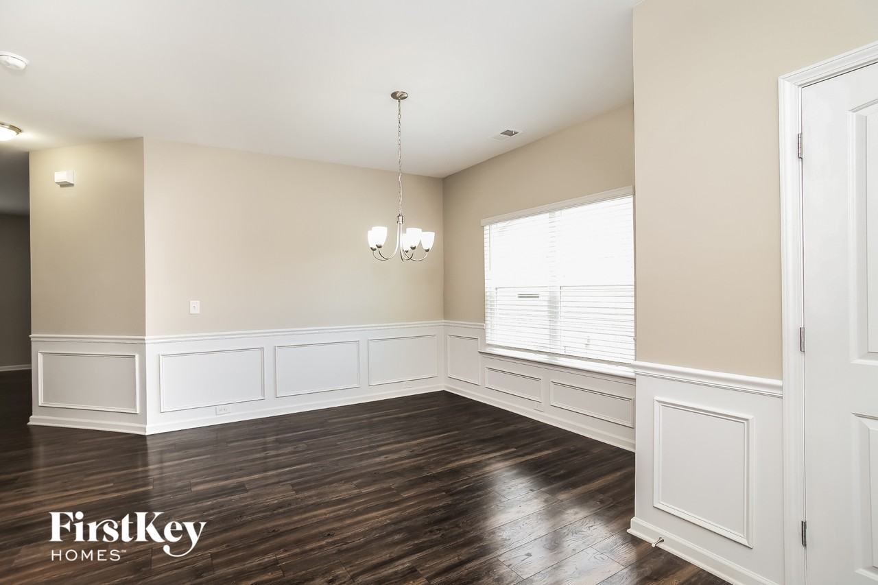 240 Jefferson Ave - Photo 4 of 15