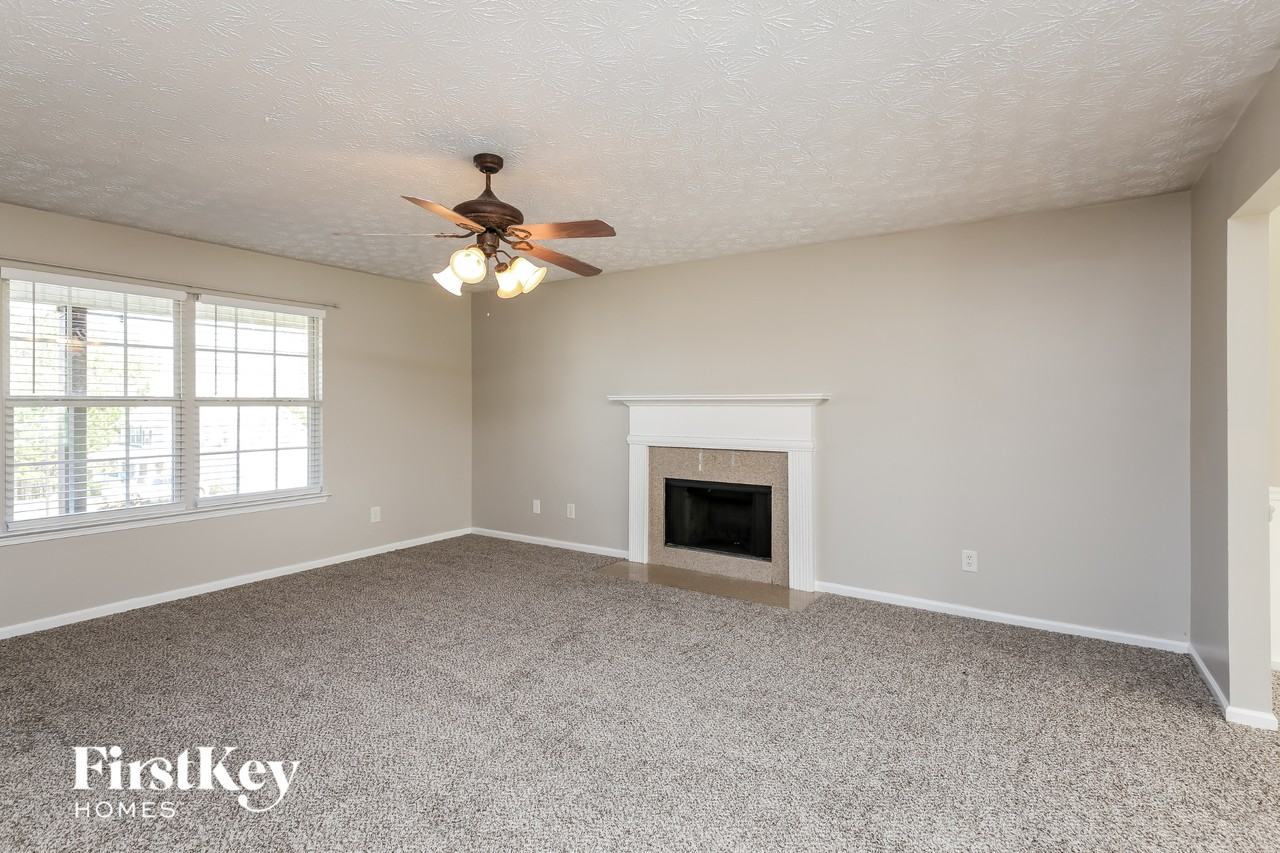 4501 Waterman Dr - Photo 2 of 15