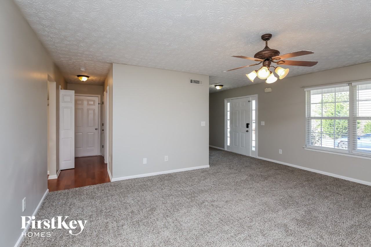 4501 Waterman Dr - Photo 3 of 15