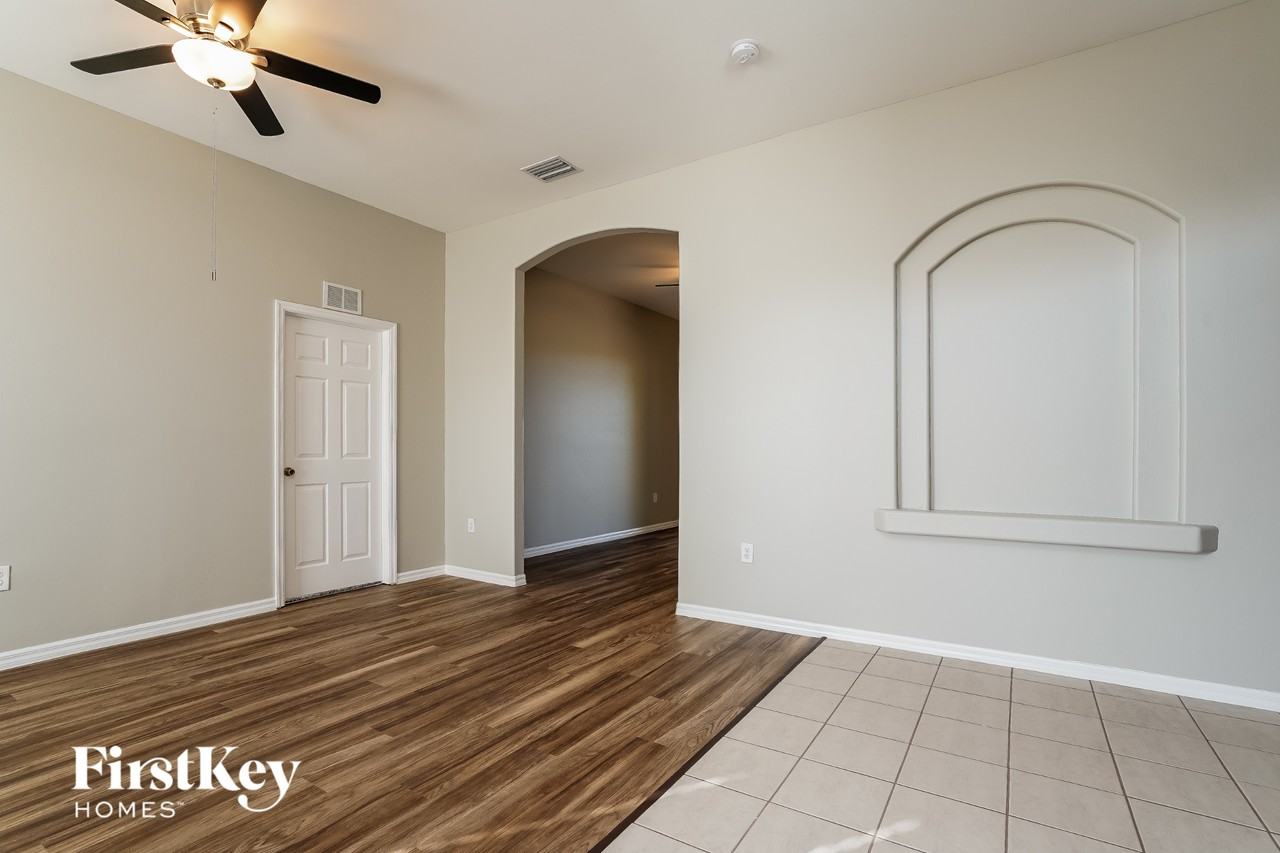 2302 Nw 27th Ave - Photo 2 of 15