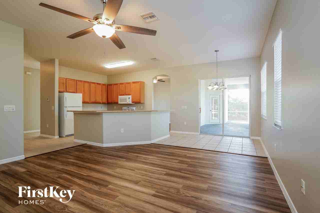 2302 Nw 27th Ave - Photo 4 of 15