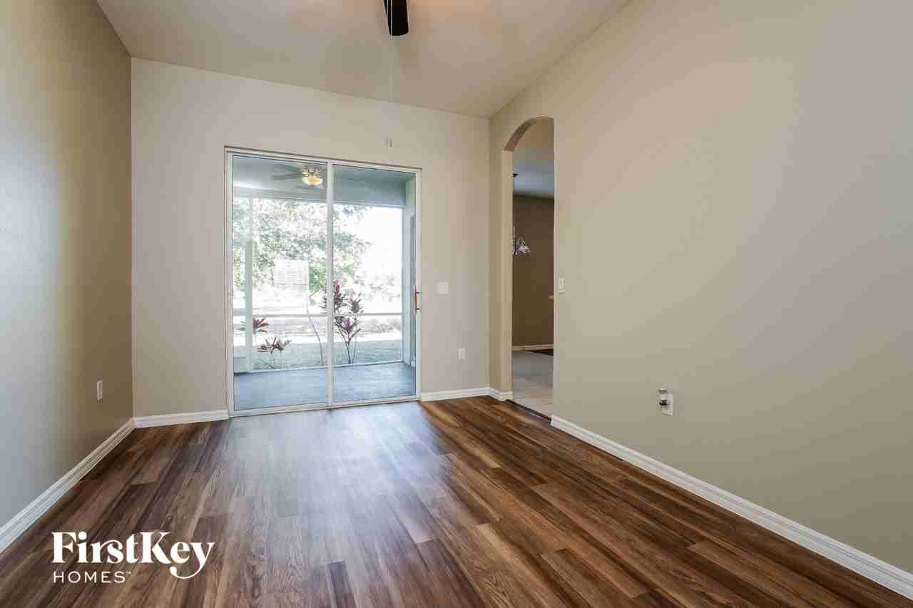 2302 Nw 27th Ave - Photo 7 of 15