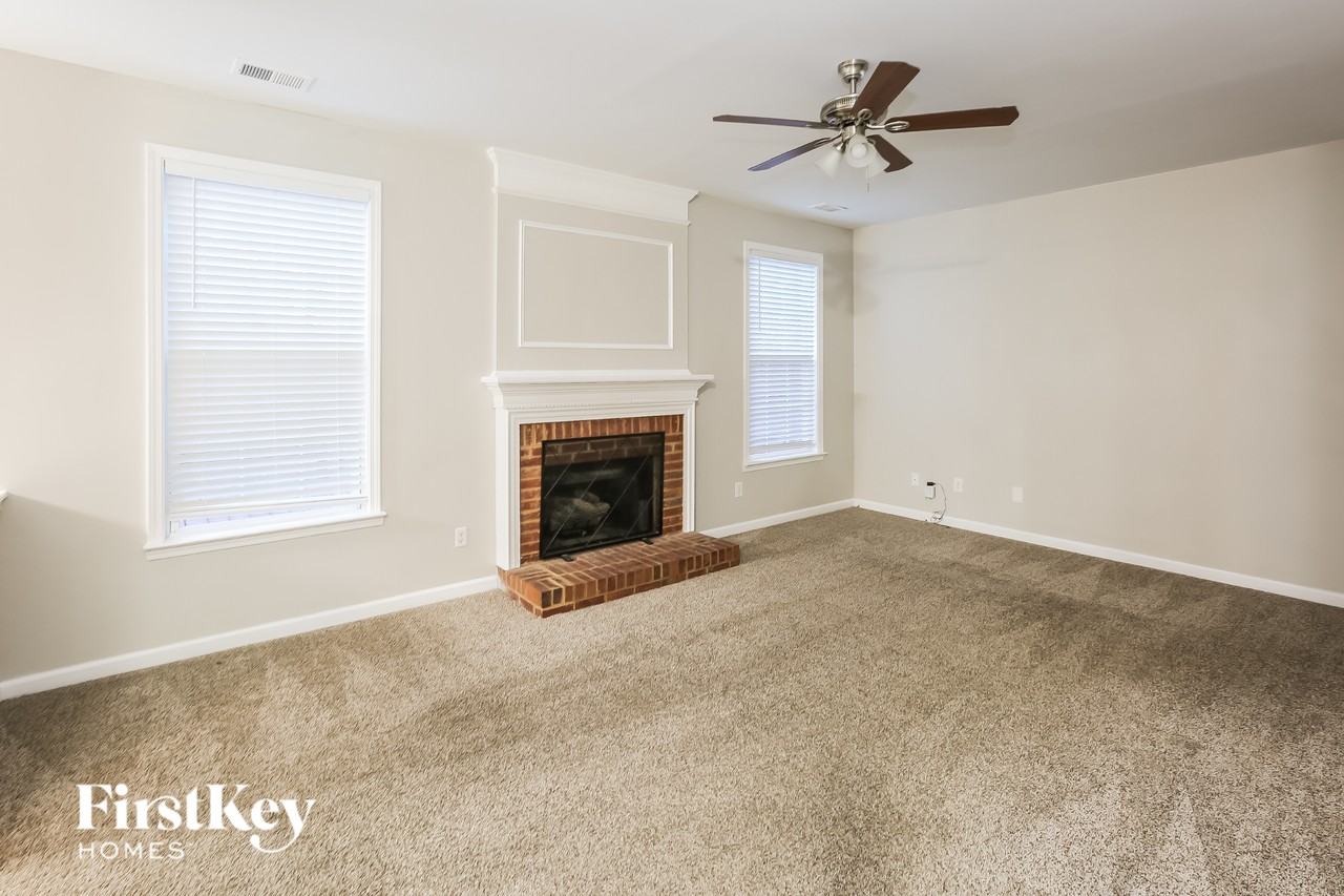 8802 Glenover Cir - Photo 3 of 15