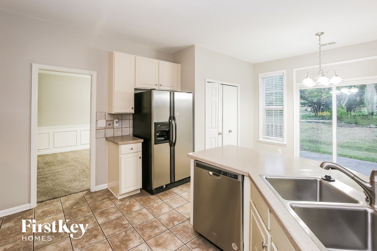 8802 Glenover Cir - Photo 5 of 15